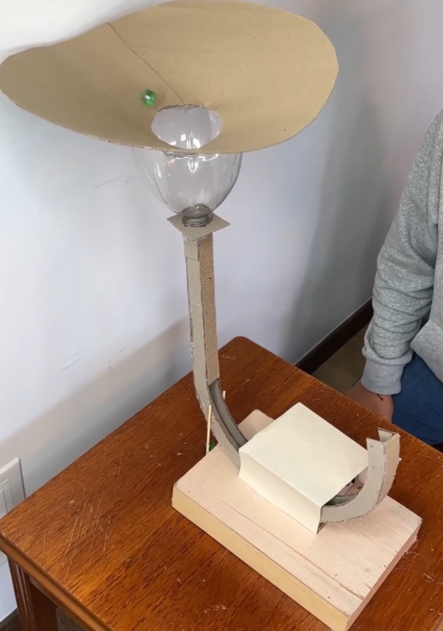 Maquina de movimiento perpetuo de canicas